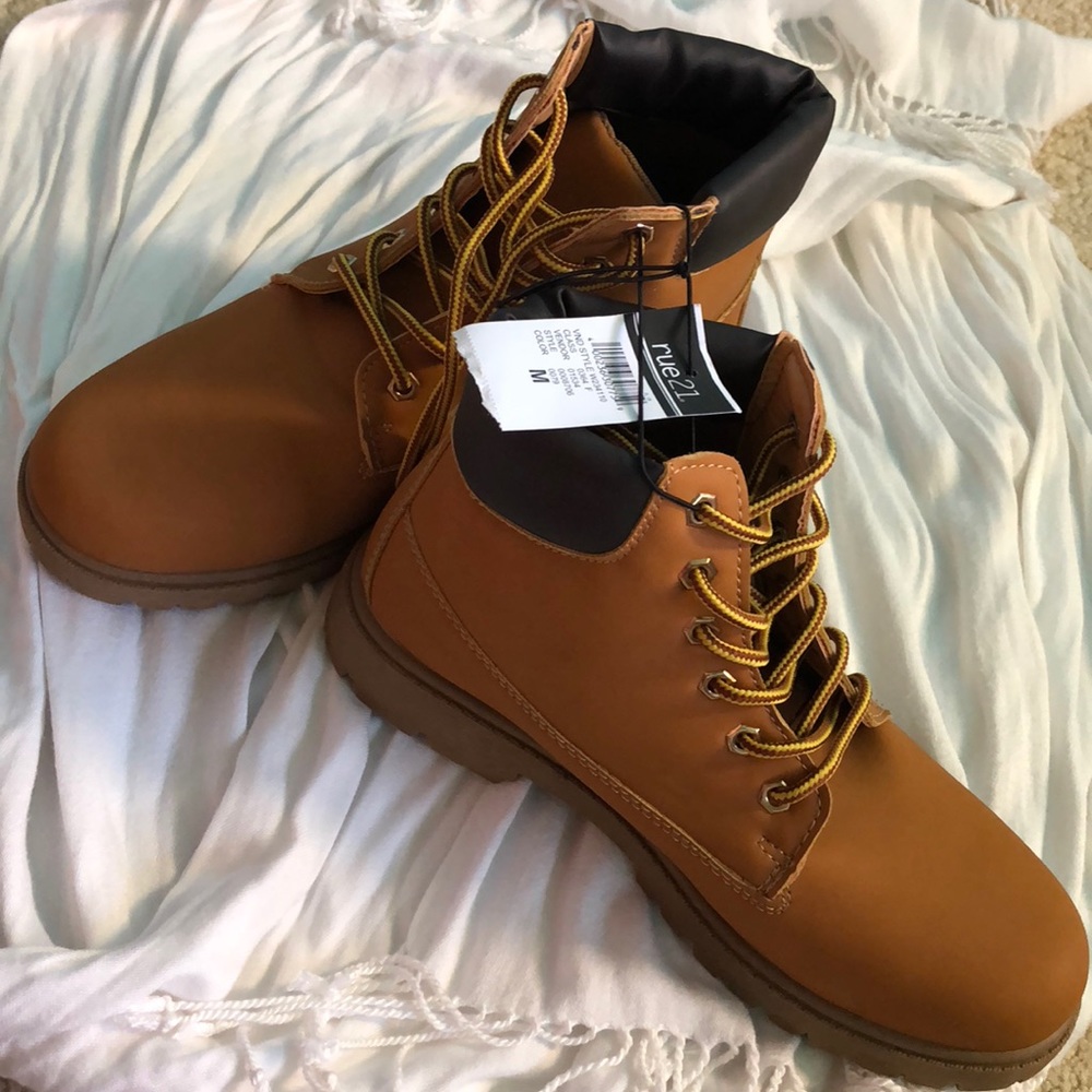 Women boots from Rue 21